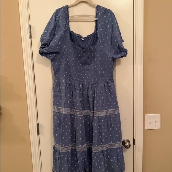 Old Navy Dresses & Skirts - Old Navy Embroidered Smocked Dress